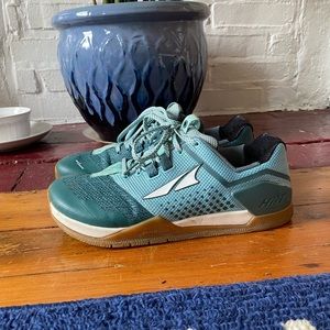 ALTRA HIIT XT 2 excellent condition